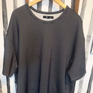 Blue and white textured short sleeve shirt